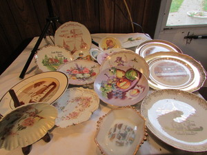 lot 238 image: Vintage Decorative Plates
