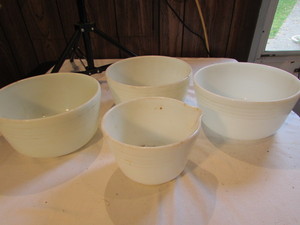 lot 242 image: Pyrex Bowls