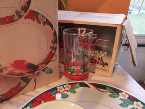 lot 243 image: Christmas Dinnerware