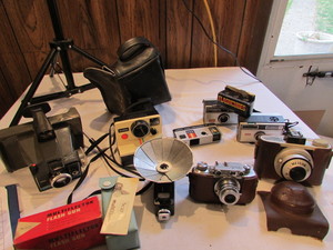 lot 247 image: Vintage Cameras