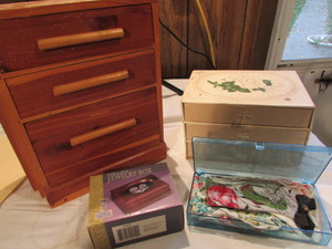 lot 259 image: Jewelry Boxes and More