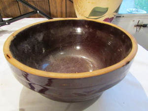 lot 261 image: Vintage Mixing Bowl