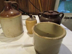 lot 264 image: Vintage Crocks