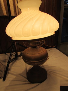 lot 265 image: Electric Oil Lamp