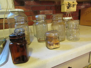 lot 275 image: Vintage Glass Jars