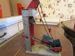 lot 280 image: Vintage Ohio Art Metal Toy