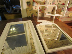 lot 306 image: Vintage Decor