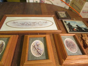 lot 309 image: Art Decor