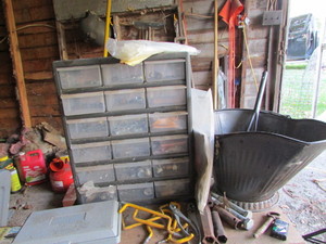 lot 323 image: Garage Items