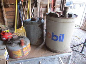 lot 324 image: Vintage Cans