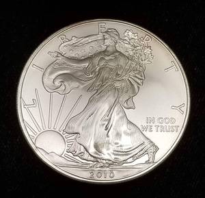 2010 AMERICAN SILVER EAGLE 1 TROY OZ .999 FINE SILVER DOLLAR