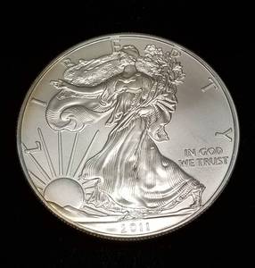 2011 AMERICAN SILVER EAGLE 1 TROY OZ .999 FINE SILVER DOLLAR