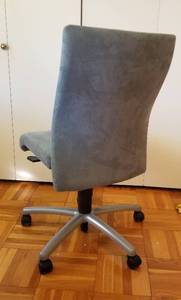 lot 21 image: Robins Egg Blue Office Chair