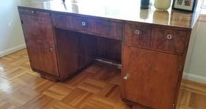 lot 20 image: European Art Deco Executive Writing Desk