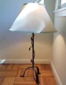 lot 43 image: Black Iron Vine Table Lamp