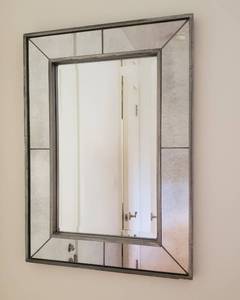 lot 12 image: Elegant Accent Mirror