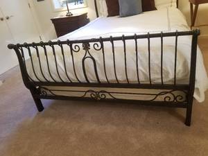 lot 14 image: Striking Cast Iron Queen Sleigh Bed Set