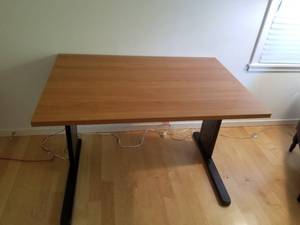 lot 68 image: Contemporary Study Student Desk