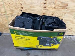 JOHN DEERE 42 in. Twin Bagger for 100 Series Tractors