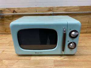 MAGIC CHEF Retro 0.7 cu. ft. Countertop Microwave in Mint Green