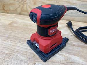 MILWAUKEE 3 Amp 14 Sheet Corded Palm Sander