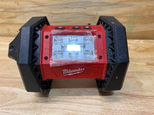 MILWAUKEE M18 ROVER 18-Volt Lithium-Ion Cordless 1500 Lumens LED Flood Light (Tool-Only)
