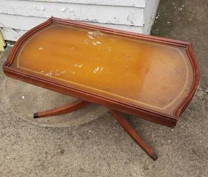 lot 46 image: Antique Duncan Phyfe Coffee Table
