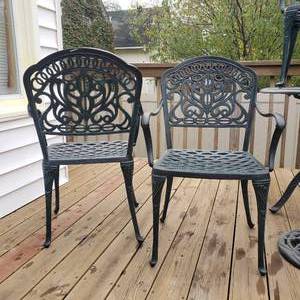 lot 11 image: Elegant Cast Aluminum Outdoor Dining Set