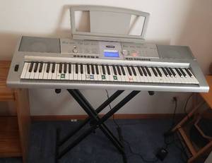 lot 26 image: Yamaha Portable Grand DGX-205