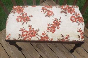 lot 55 image: Beautiful Antique Footstool