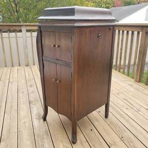 lot 29 image: Mahogany Free Standing Gramophone from Academy