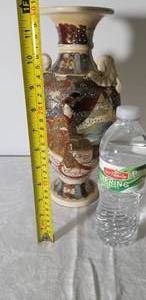 lot 22 image: Antique Moriage Vase Japanese Empress