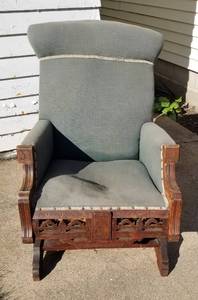 lot 39 image: Antique Eastlake Rocking Chair