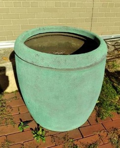 lot 168 image: Small Plastic Planter
