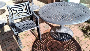 lot 174 image: Patio Set Round Table & Chairs