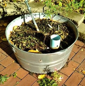 lot 192 image: Silver Metal 24 Bucket Planter