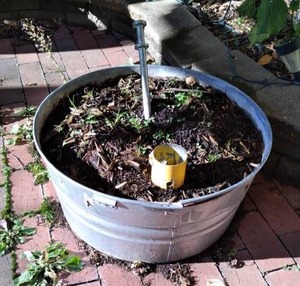 lot 196 image: Lovely Silver Metal 24 Bucket Planter