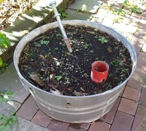 lot 198 image: Lovely Silver Metal 24 Bucket Planter