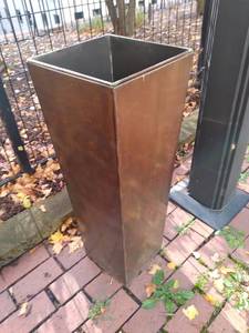 lot 1098 image: Large Copper AshtrayPlanter