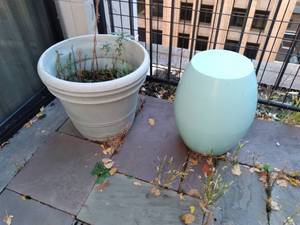 lot 1102 image: Plastic Planter & Stool