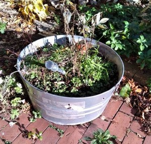 lot 1116 image: 42 Round Bucket Planter