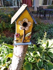 lot 1119 image: Beautiful Bird House