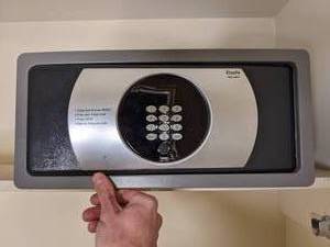 lot 43 image: Small Elsafe Safe