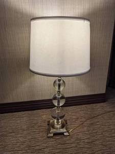 lot 53 image: Clear Bubble Table Lamp