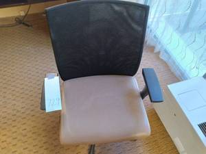 lot 729 image: Office Chair - Tan & Black