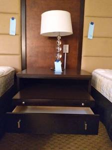 lot 787 image: Wooden Nightstand and Clear Bubble Table Lamp