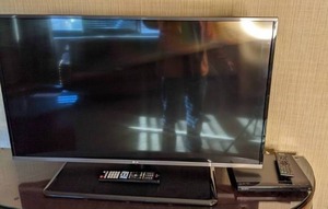 lot 62 image: Flat Screen LG 43LX570H TV & Sony DVD Player