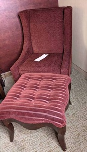 lot 5 image: Stunning Liz Claiborne Home Wingback Chair & Ottoman