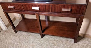 lot 6 image: Stunning Sofa Table