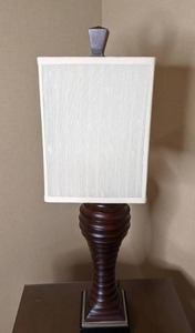lot 67 image: Curvy Ribbed Table Lamp